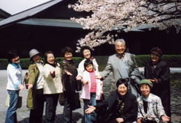 ���É���ł̂��Ԍ��ʐ^���Ԃ�����