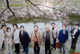 ���̑O�ŋL�O�B�e